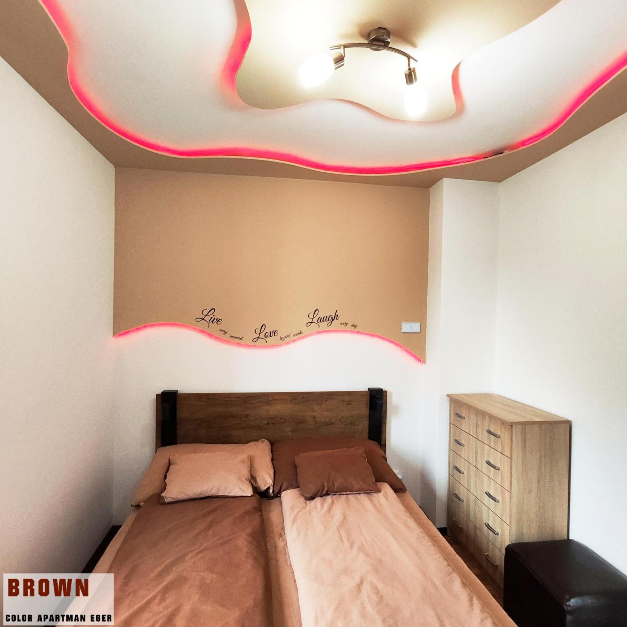 Color Apartmanok Eger Bagian luar foto